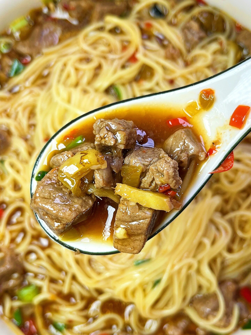 绝了男友做的剁椒牛肉面,好吃到汤汁不剩