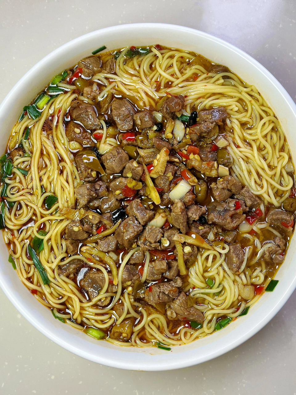 绝了男友做的剁椒牛肉面,好吃到汤汁不剩