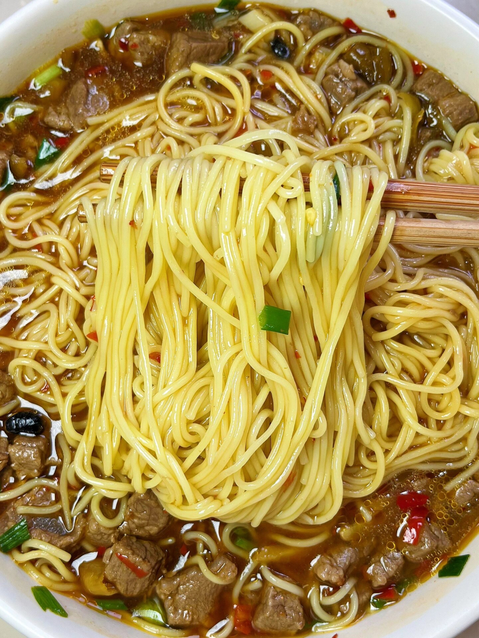 绝了男友做的剁椒牛肉面,好吃到汤汁不剩