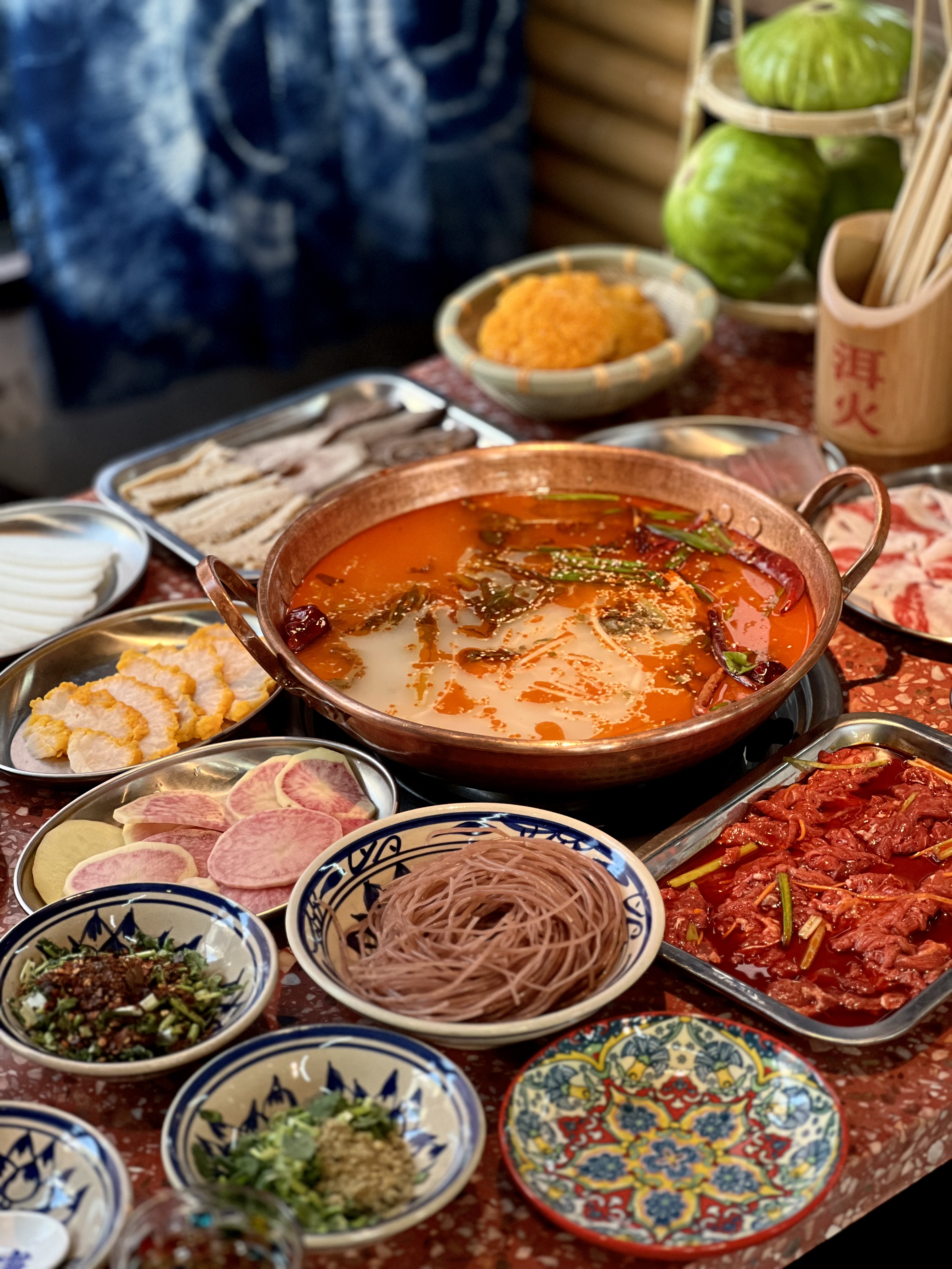 一锅酸辣品味云南酸菜牛肉火锅