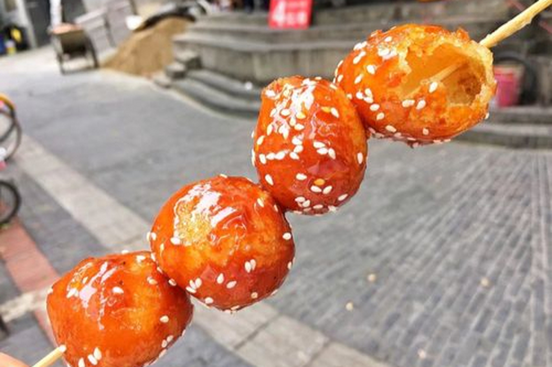 成都冬日美食推荐#糖油果子,是四川省成都市的一道传统小吃,被誉吻噜