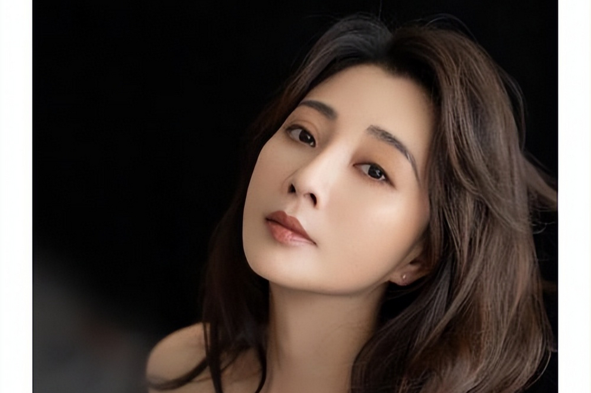 殷桃以其独特的特点和不老的童颜吸引了无数粉丝的眼球.