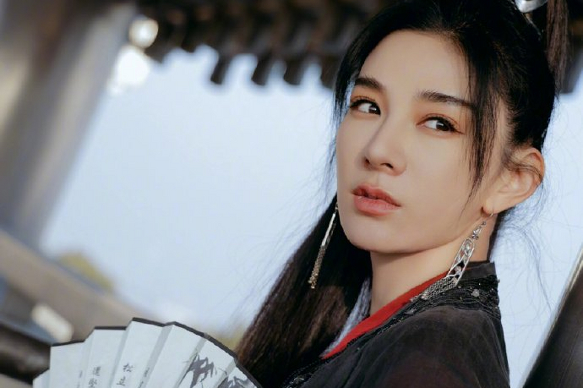 黄奕听劝身着古装亮相费加罗红毯,一改往日风格,让人眼前一亮.