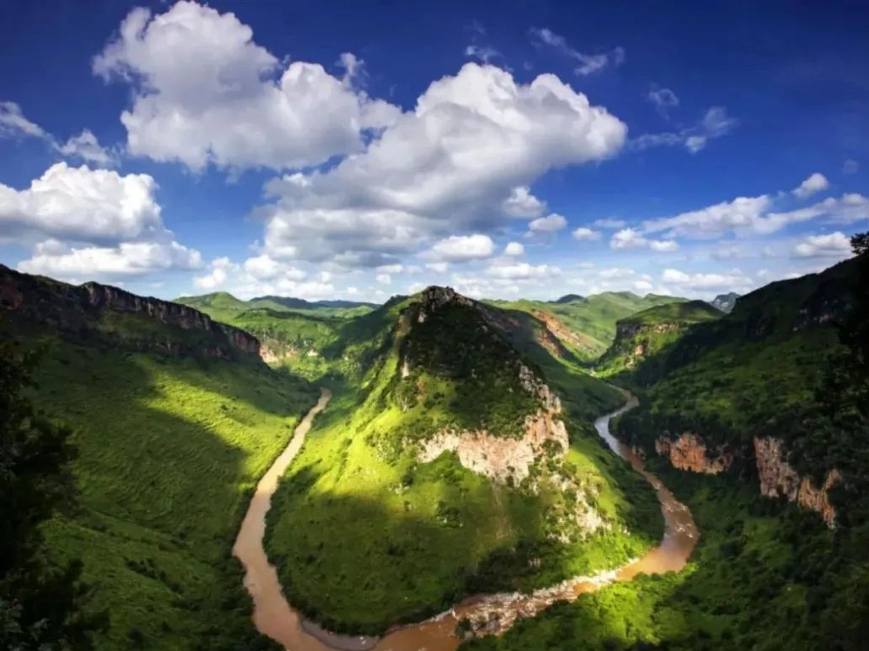 色悌河峡谷图片