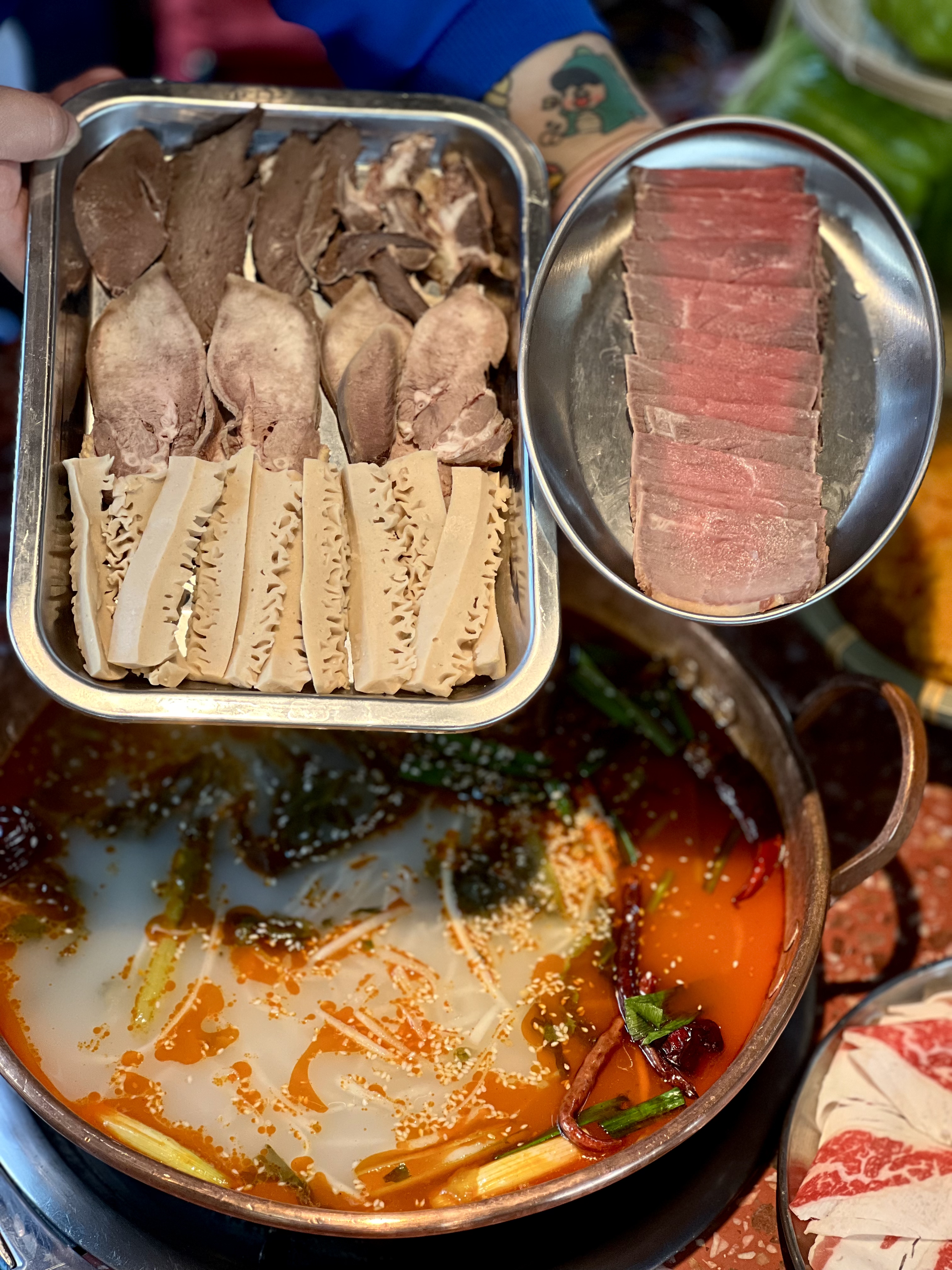 一锅酸辣品味云南酸菜牛肉火锅