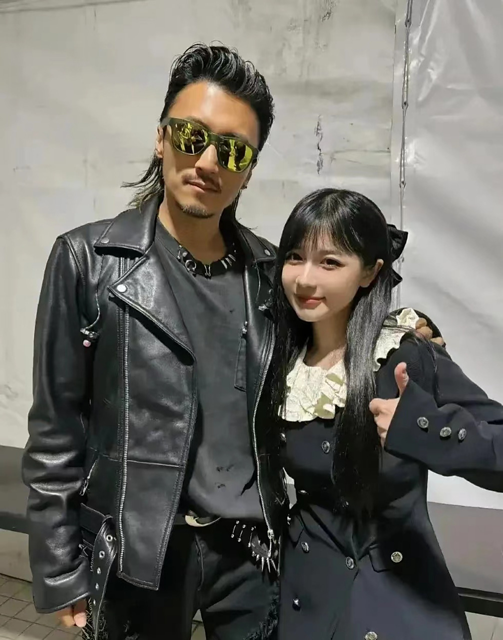 谢霆锋近日在社交媒体上分享了一张合影,引发网友热议.