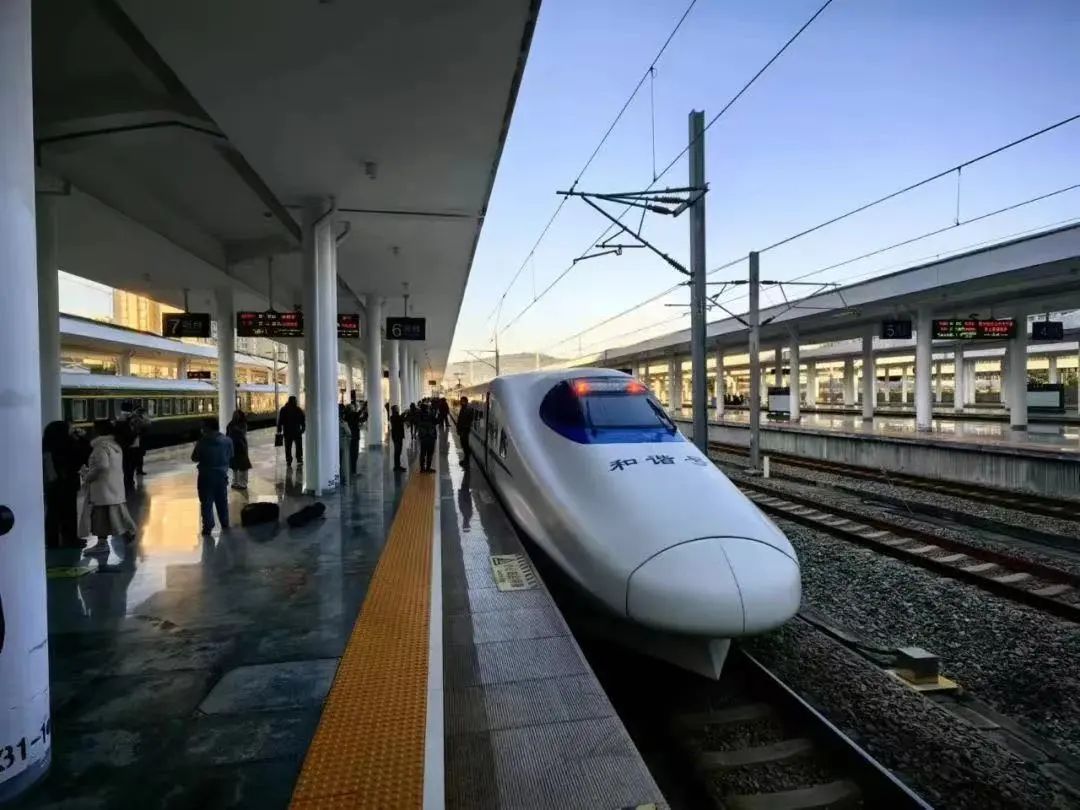 龙岩首条高铁正式开通运营