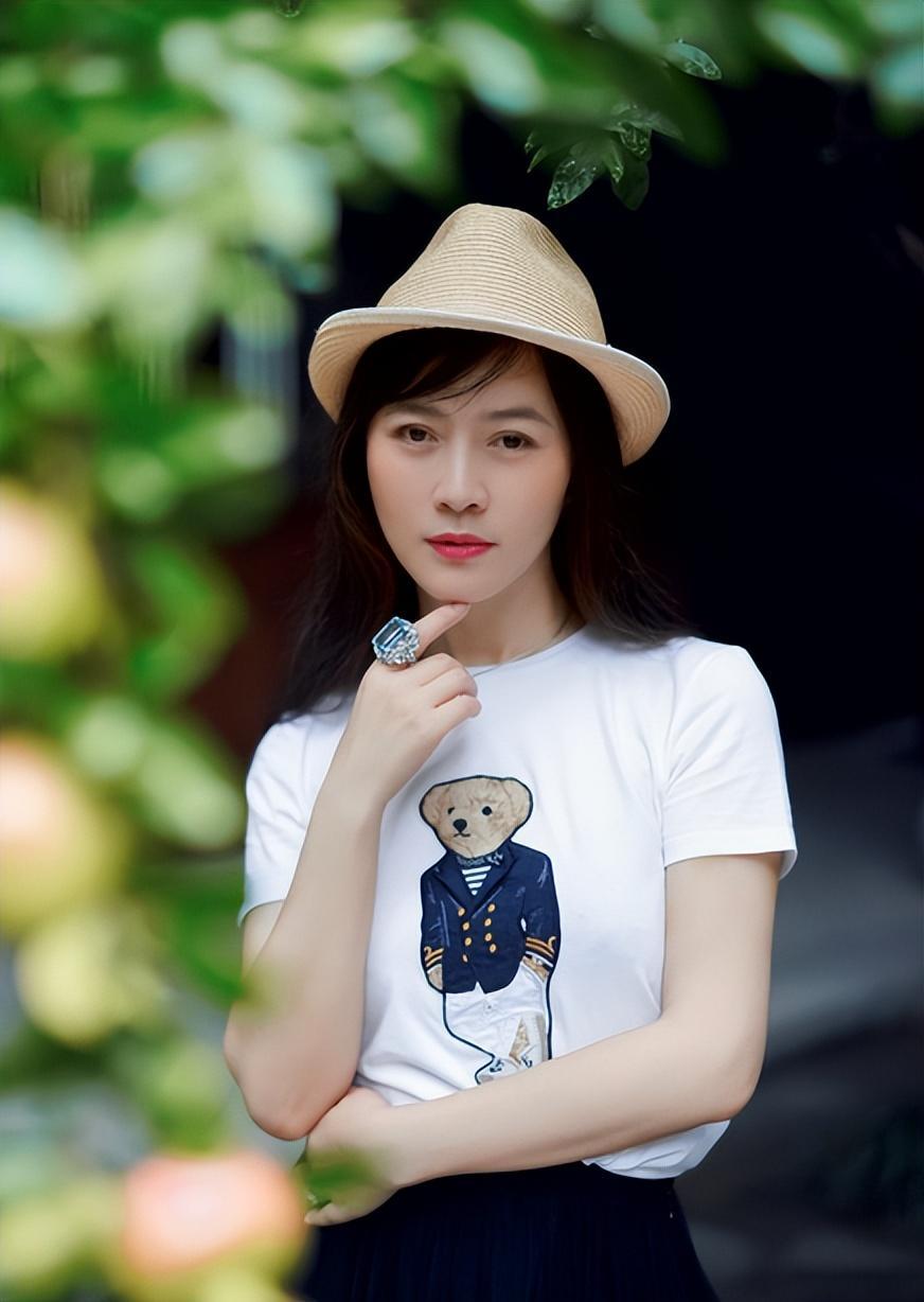 演员田海蓉:接连失去母亲和丈夫,48岁的她人生状况怎样?