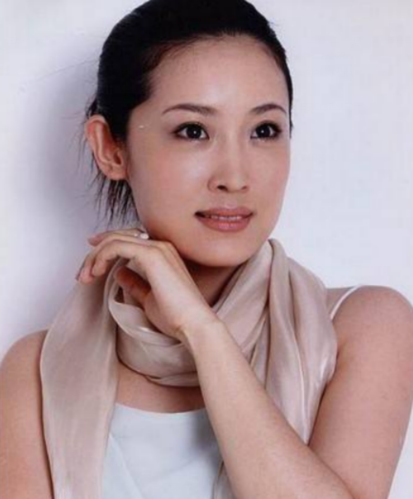 傅丽云:嫁给三婚的著名导演陈国军,比丈夫小16岁,如今怎样了?