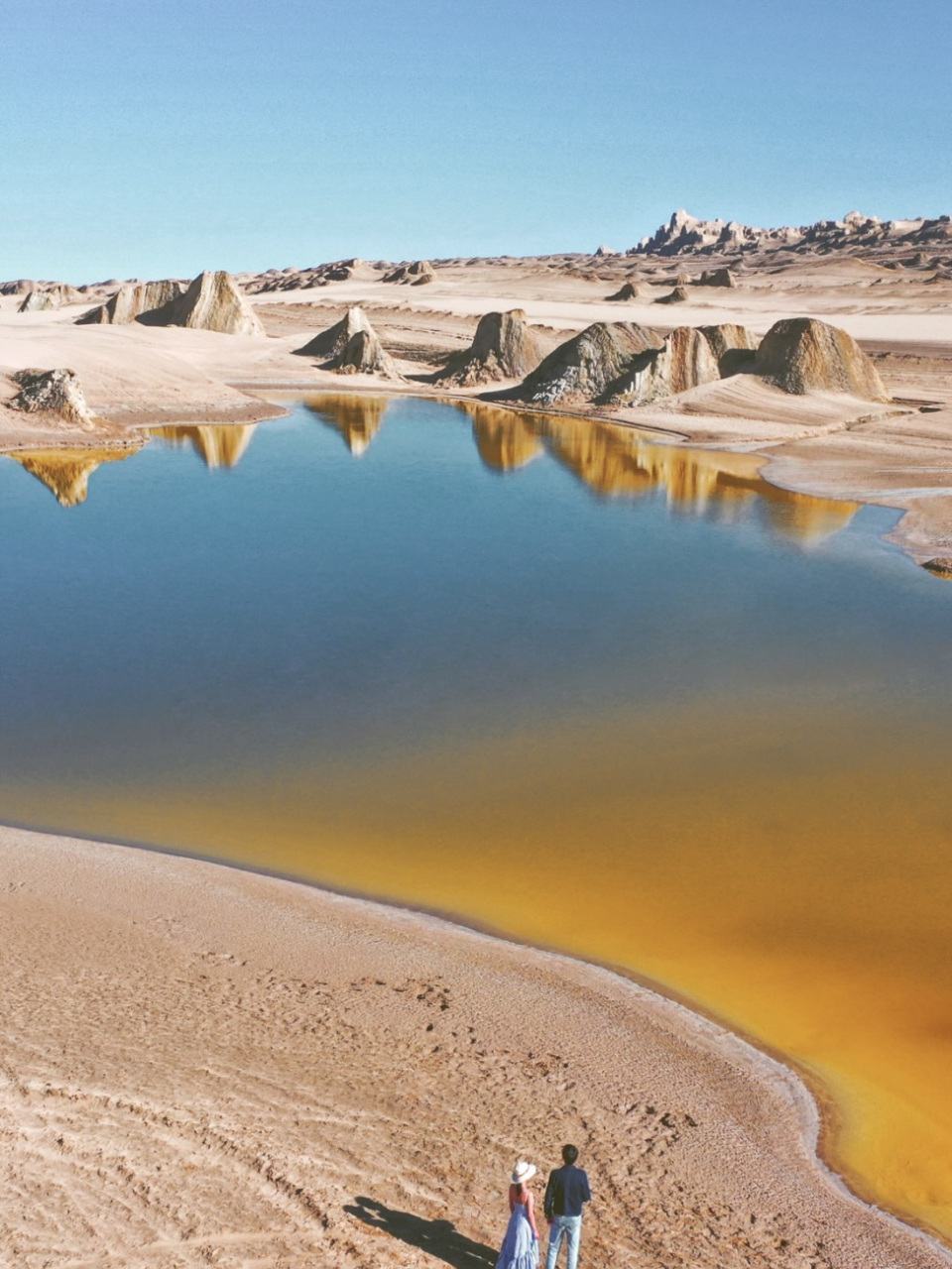 青海俄博梁:火星般的神秘地带  俄博梁成为了摄影圈的热门景点,它位于