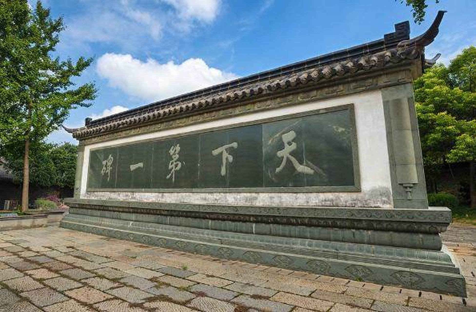 中国最大烂尾工程阳山碑材,曾经荒废多年,如今成为著名旅游景点.