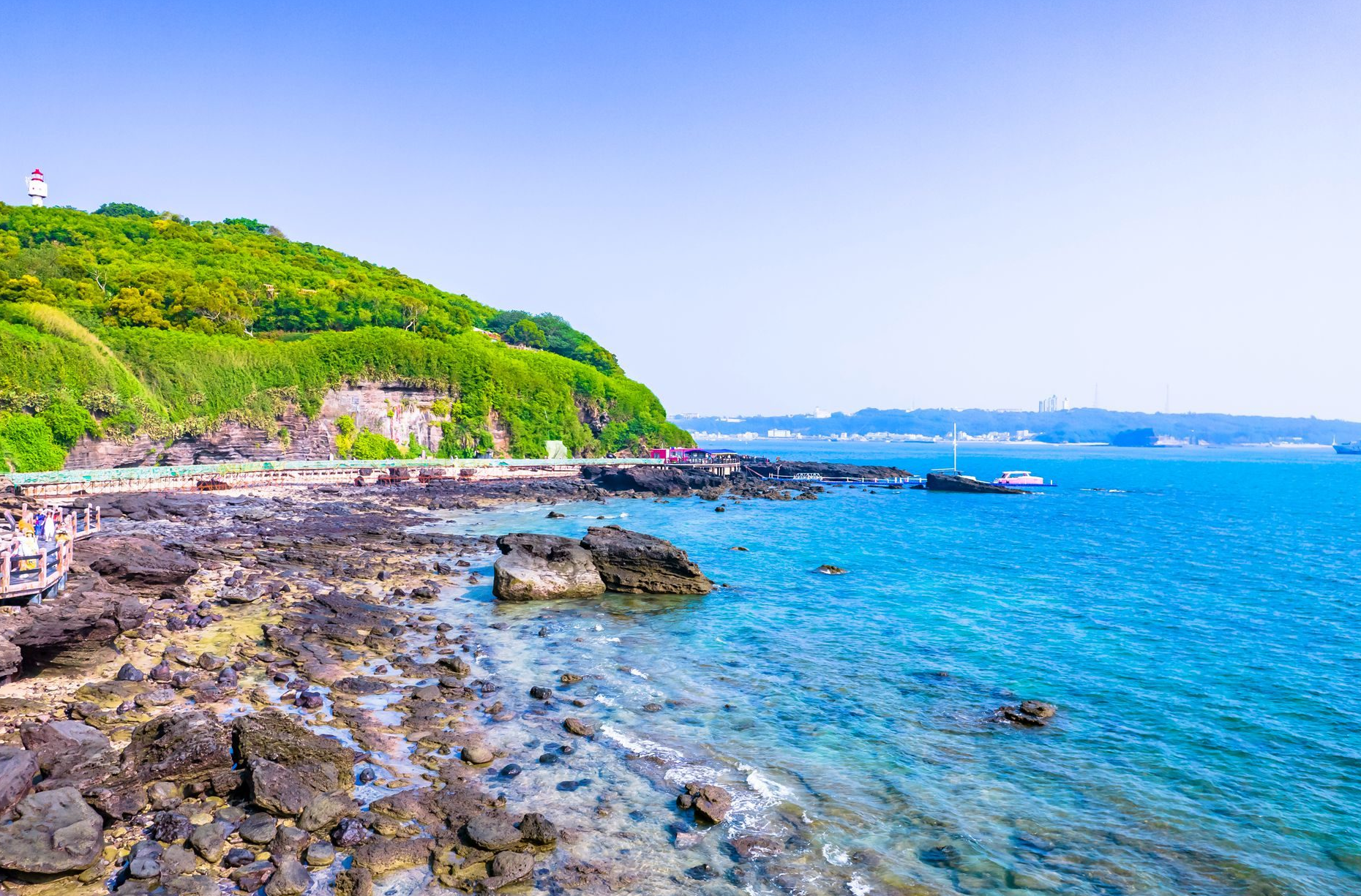 北海涠洲岛鳄鱼山景区,观赏火山地质遗迹,领略大自然的神奇之美