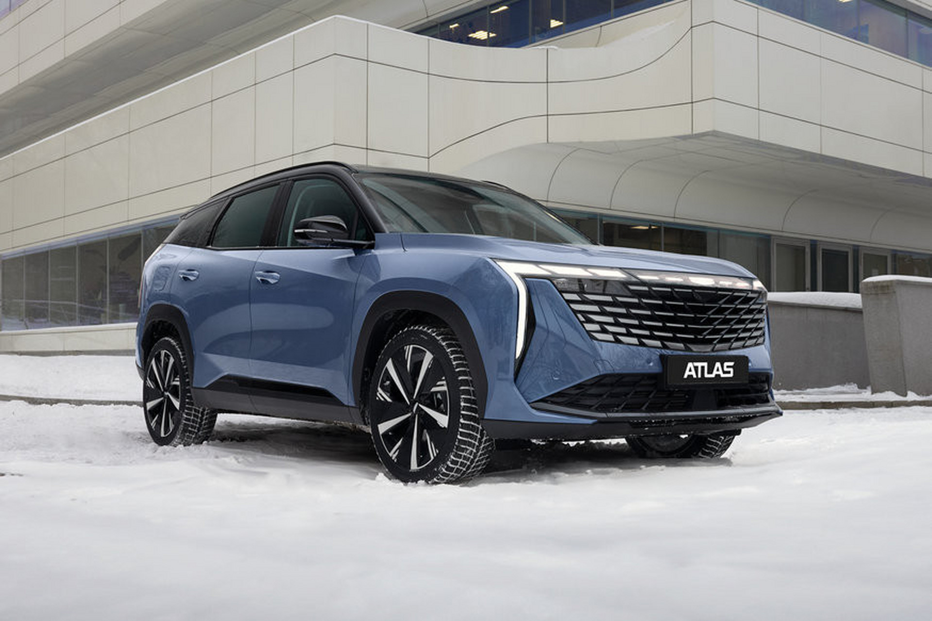 吉利博越l在俄罗斯正式亮相,被称为atlaspro,尺寸增加,前脸独特,内饰