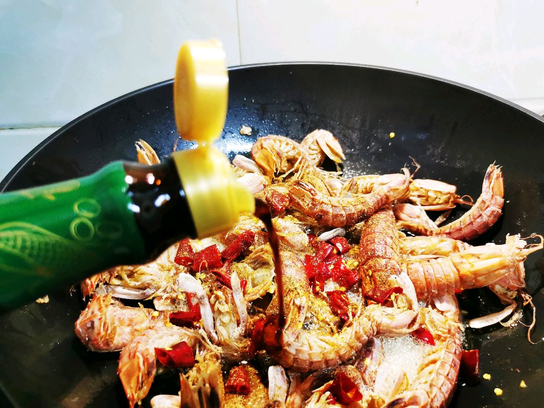 椒盐濑尿虾,香脆多汁,一口鲜一口香,美味撩人,欲罢不能的口感