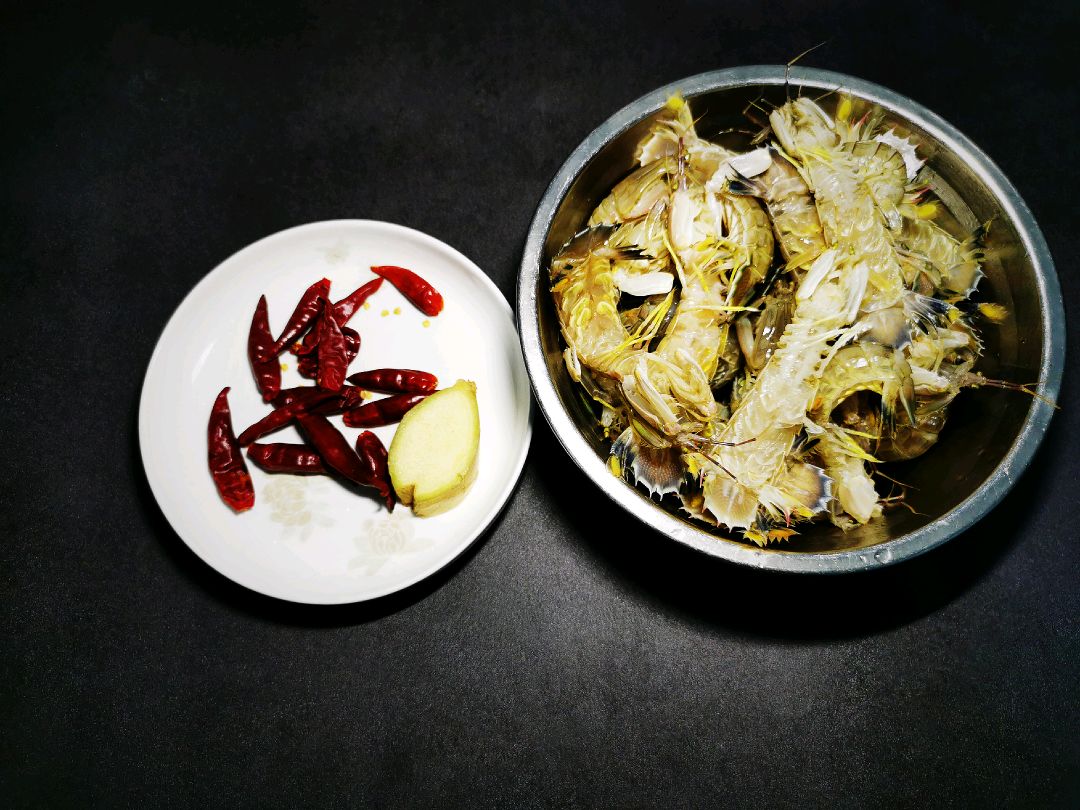 椒盐濑尿虾,香脆多汁,一口鲜一口香,美味撩人,欲罢不能的口感