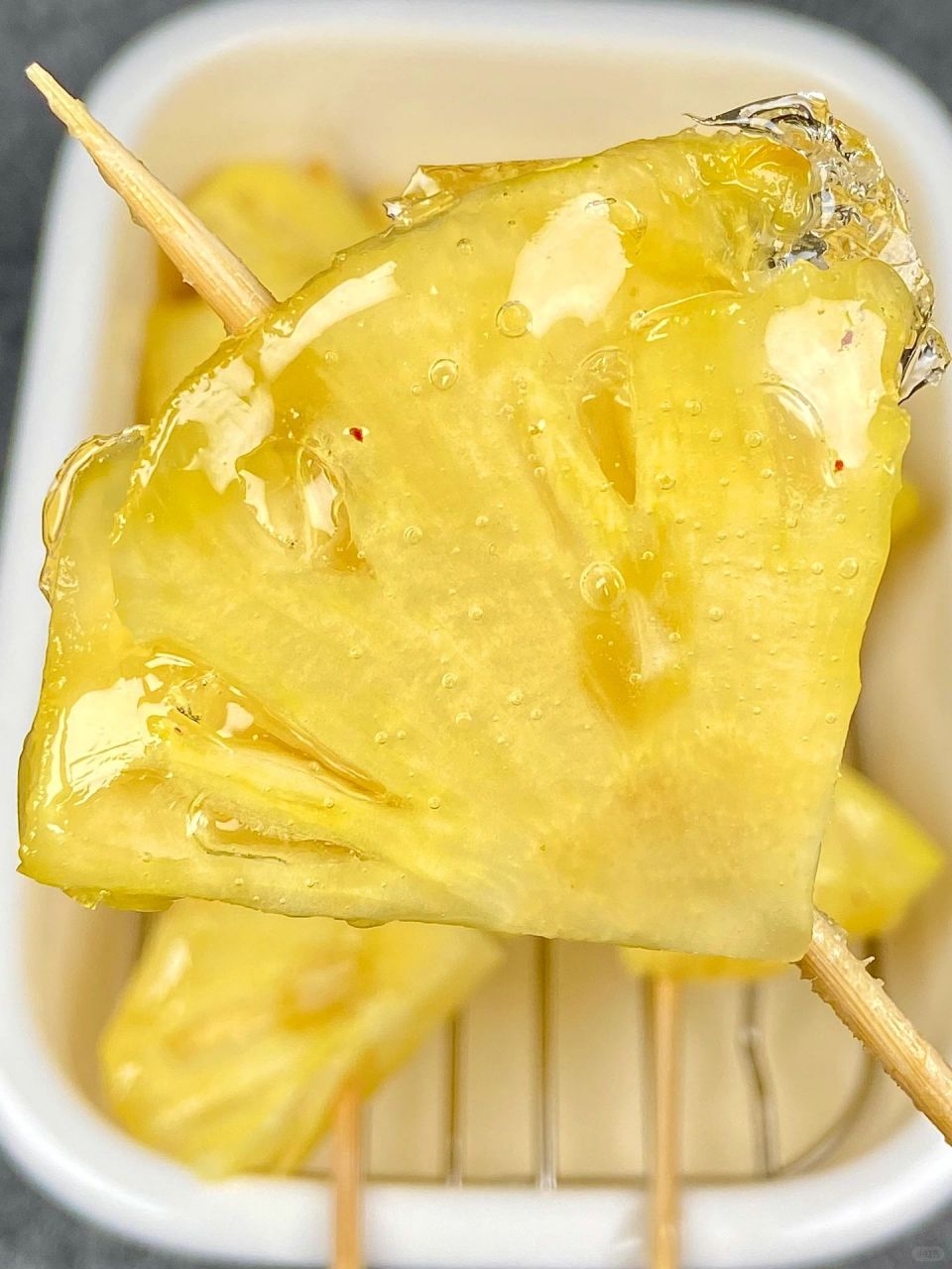 一定要尝尝!  我被这个菠萝糖葫芦彻底征服了!家人们,你们必须试试!