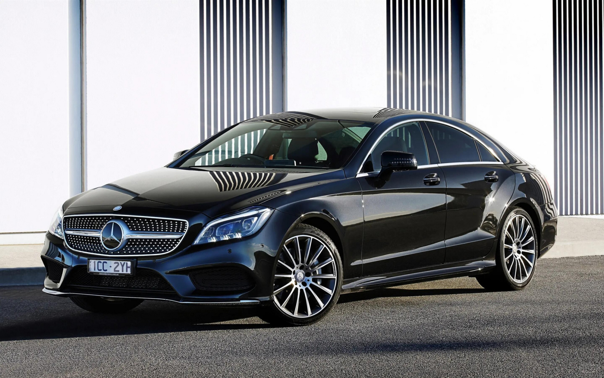 小伙伴们,今天我要给大家推荐一款70万左右的豪车——捷豹xel,它不仅