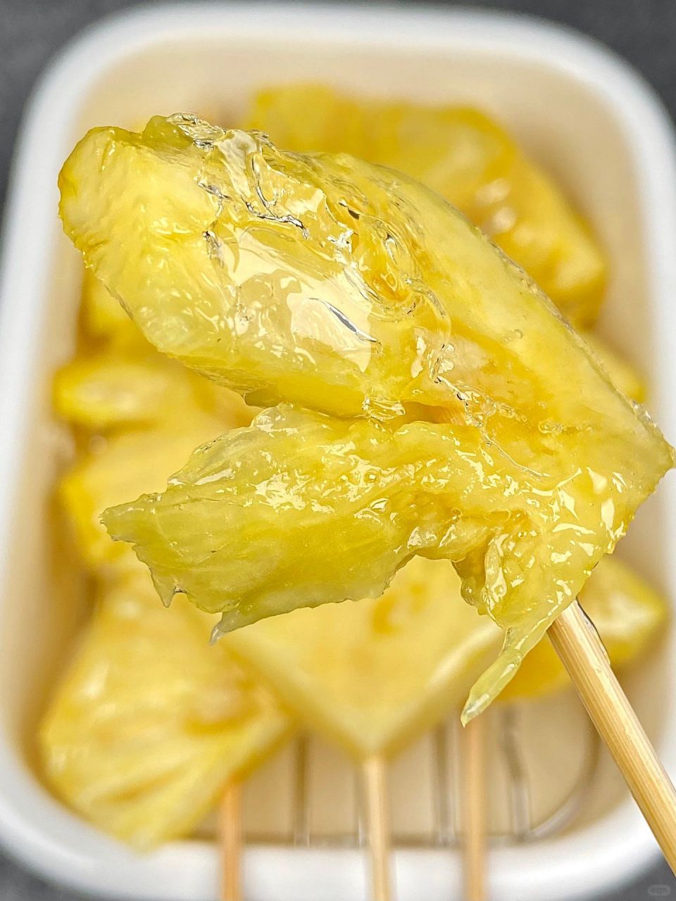 一定要尝尝!  我被这个菠萝糖葫芦彻底征服了!家人们,你们必须试试!