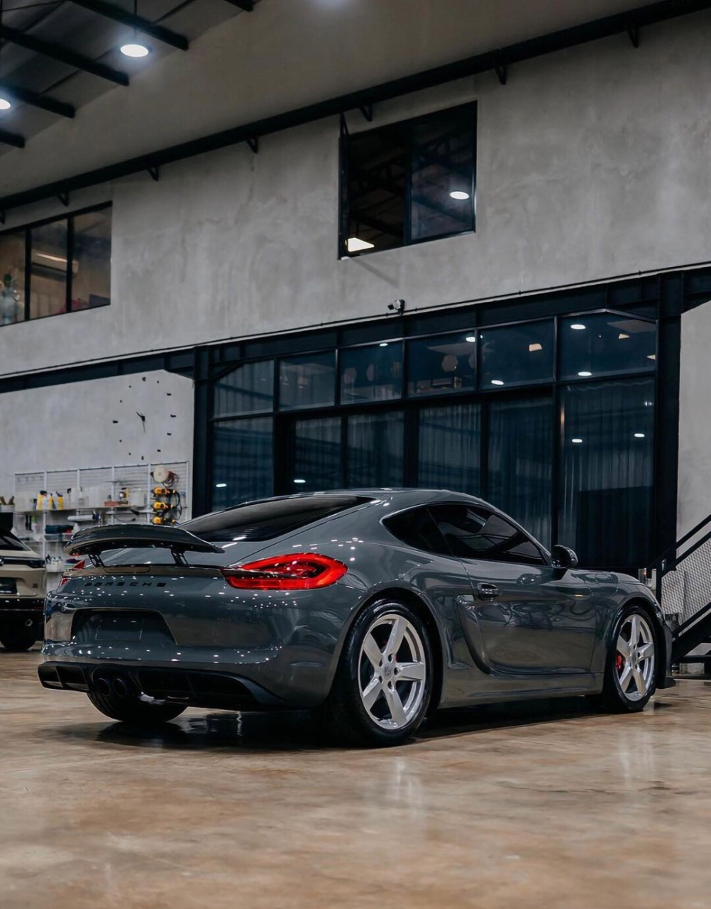 水泥灰718 cayman gt4 抵挡不住的帅气  保时捷718的水泥灰,是一种让