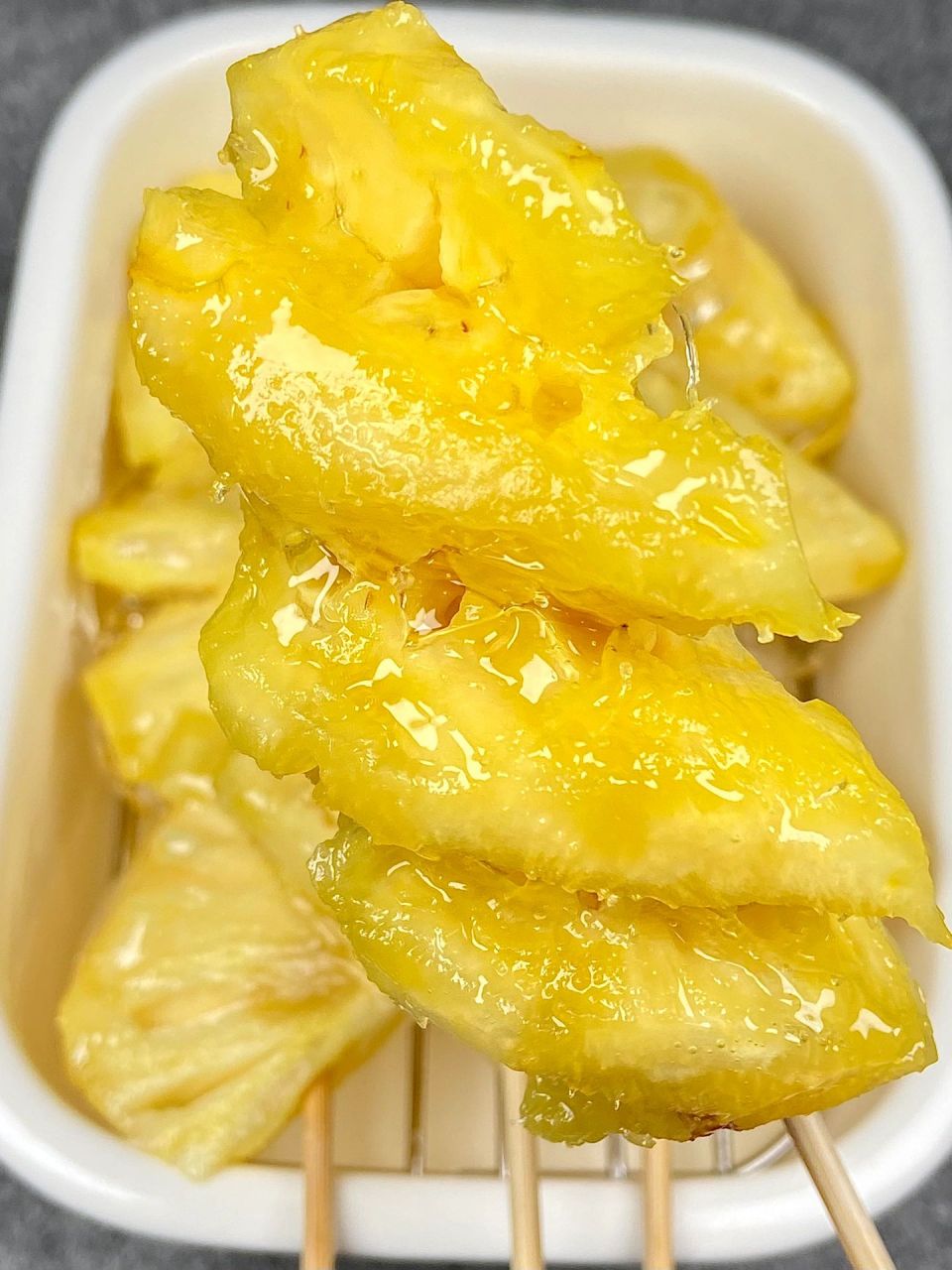 一定要尝尝!  我被这个菠萝糖葫芦彻底征服了!家人们,你们必须试试!