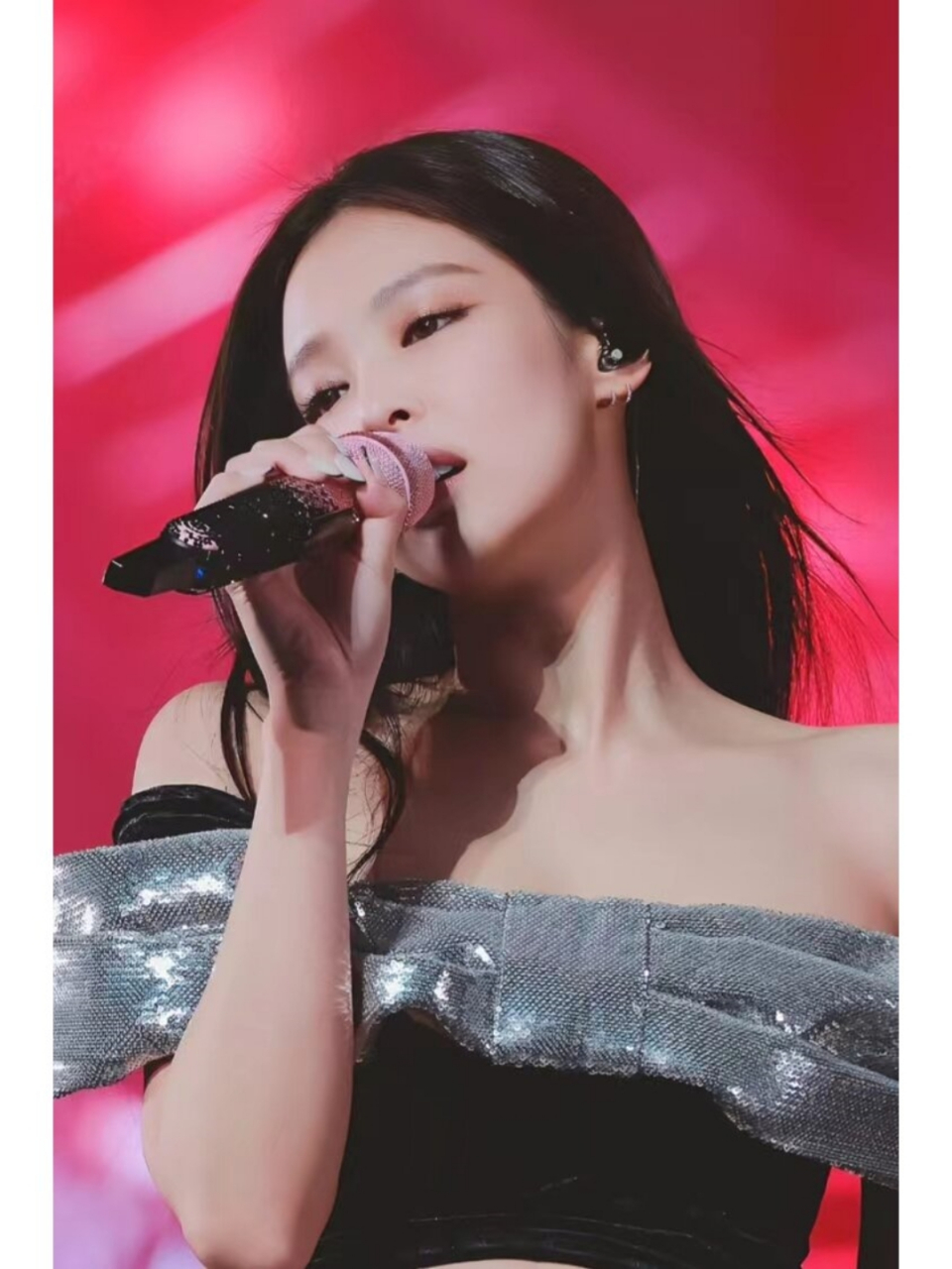 jennie同款耳洞图片