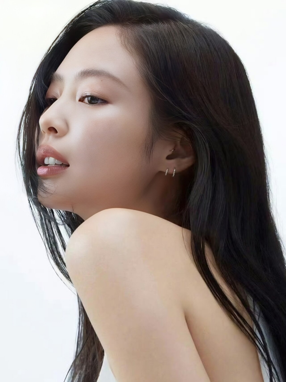 jennie同款耳洞图片