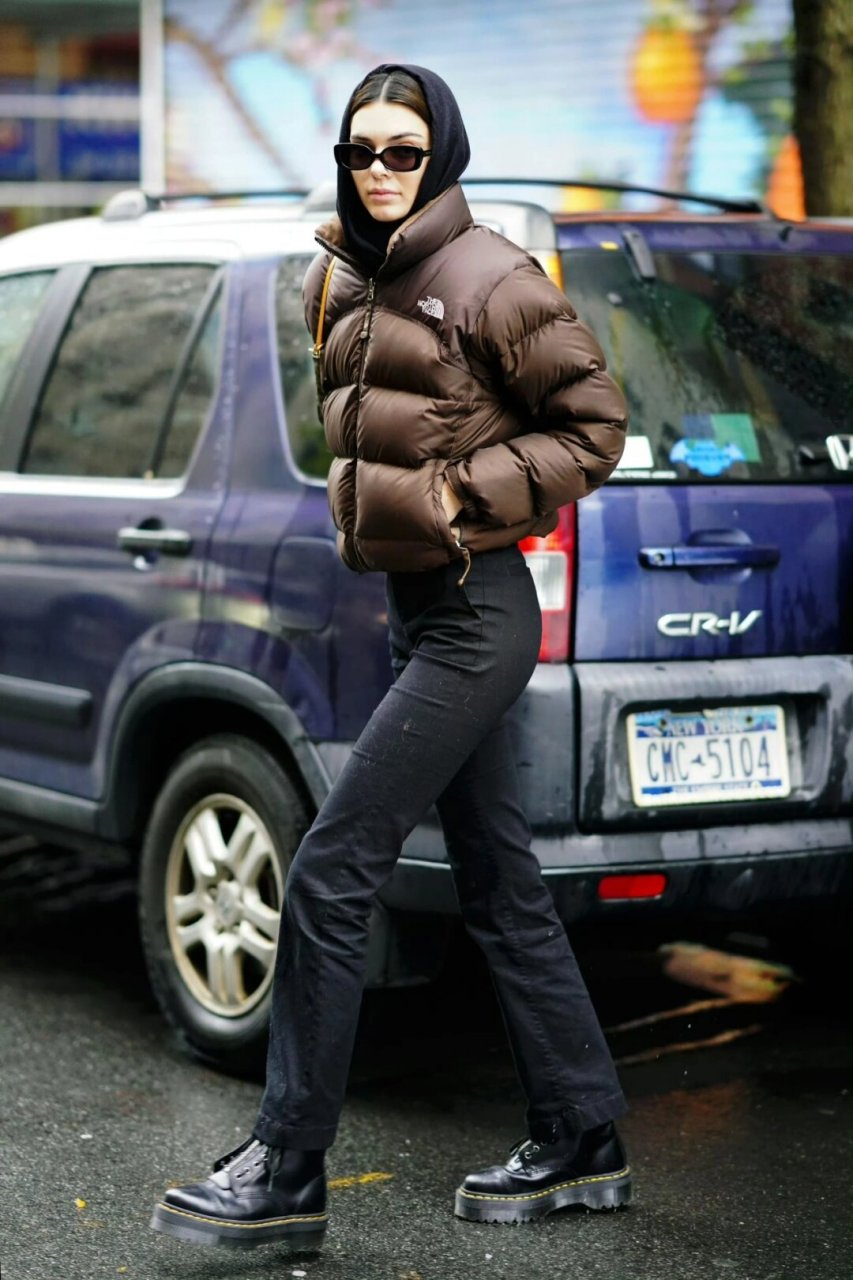 每年冬天,肯达尔·詹娜(kendall jenner)的出街神图总会成为时尚圈