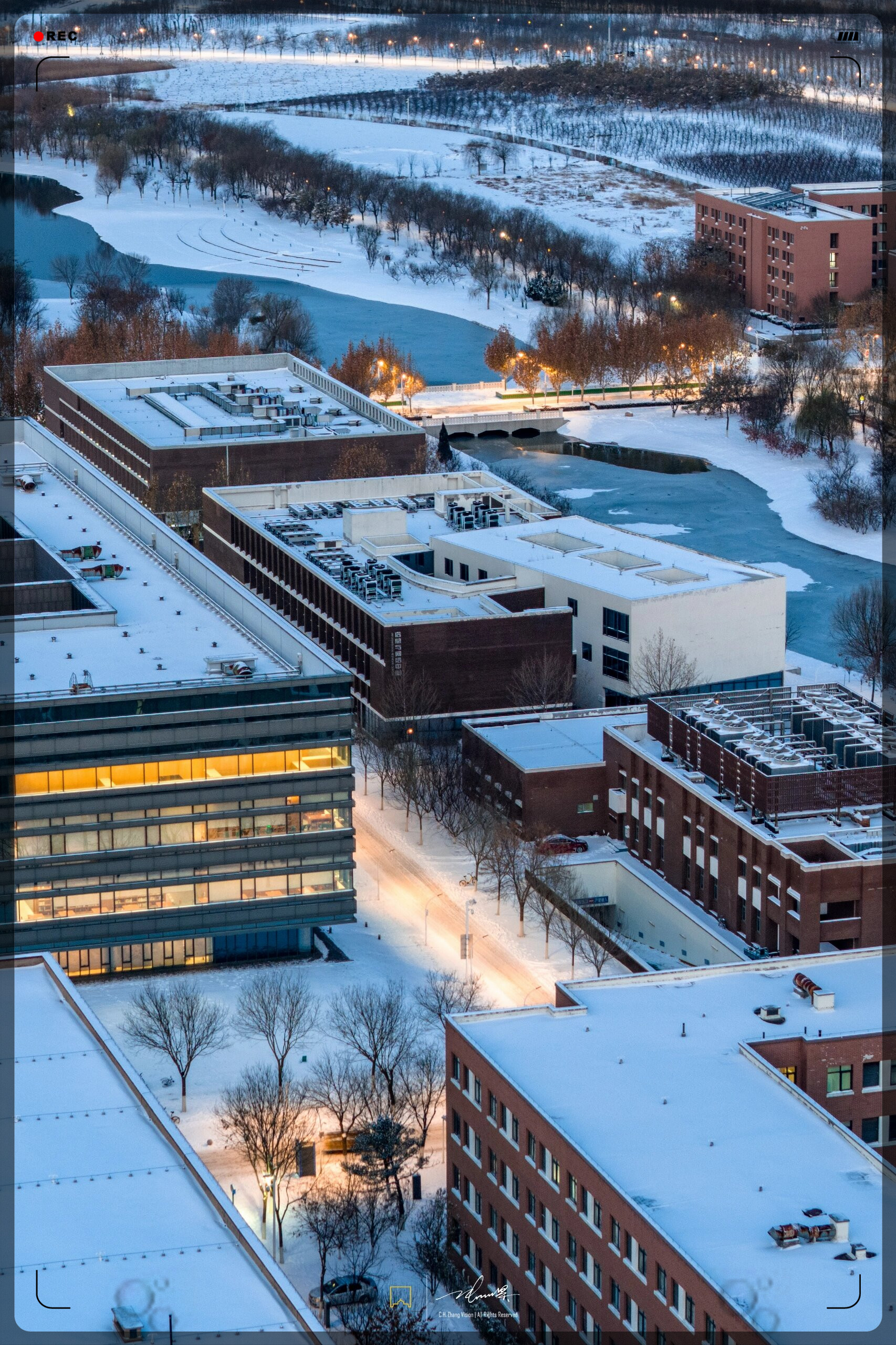 天津大学北洋园校区的梦幻初雪  北欧风情尽收眼底 天大咋搬到北欧了?