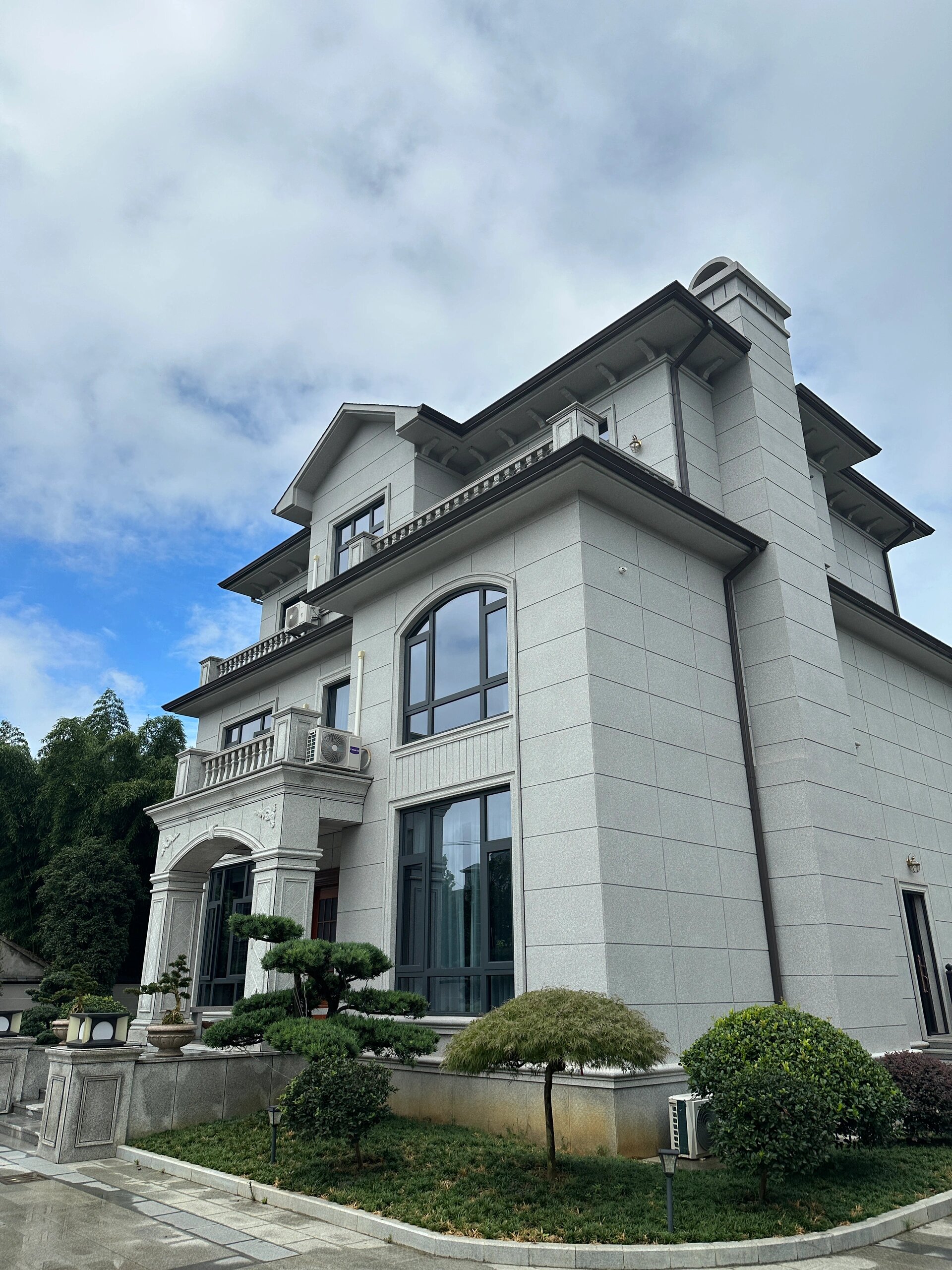 攸县李征石豪宅别墅中的小水塘宁德虎贝镇实景石屏凤凰湾别墅效果图