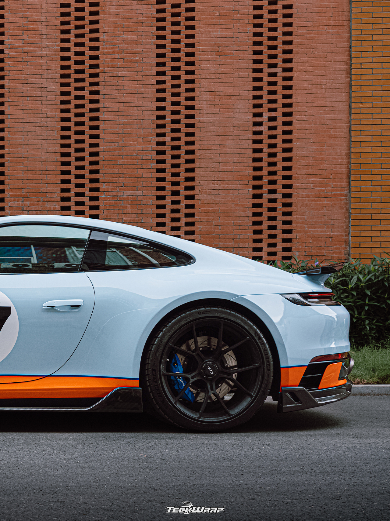 海湾石油 porsche 911经典蓝橙配色