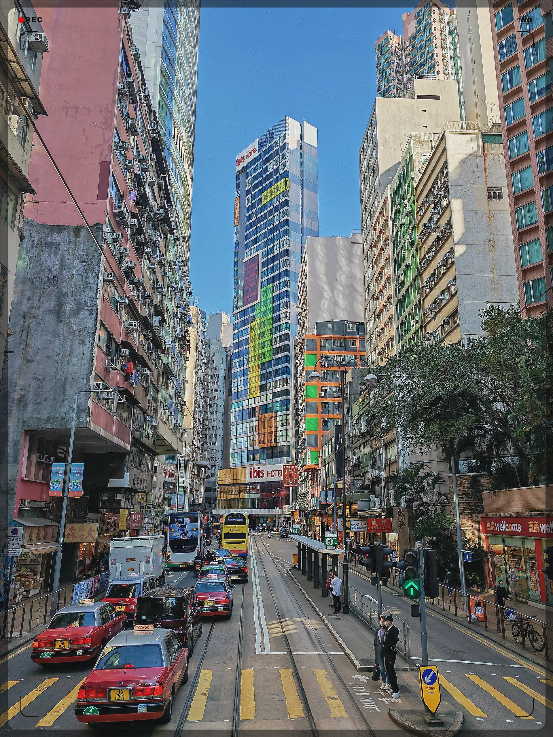 #我要上热门# 这个城市真是太适合拍照了,每一条街道都是