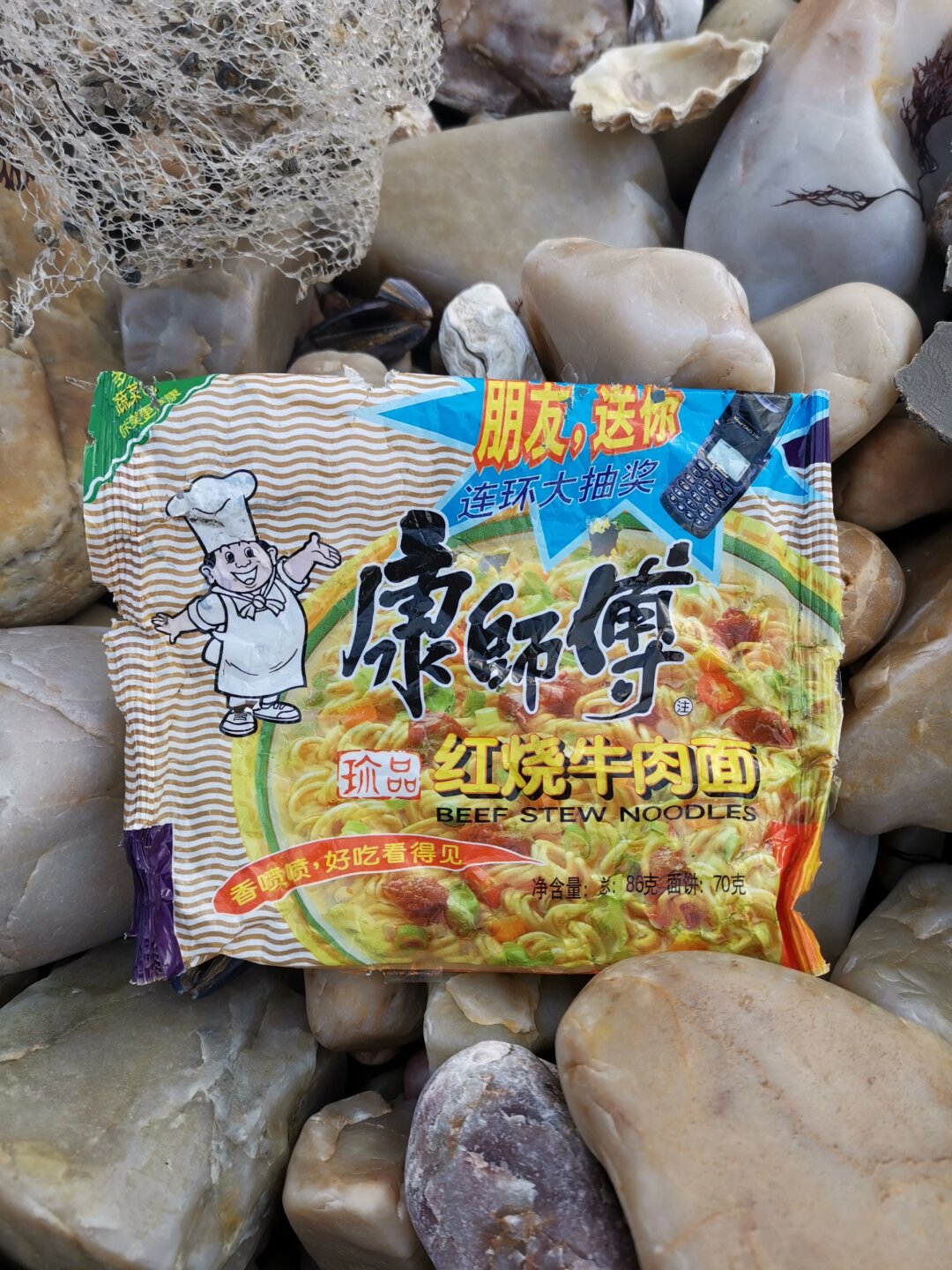 这款经典方便面陪伴了无数人的成长,时光荏苒,如今再度品尝,定会勾起