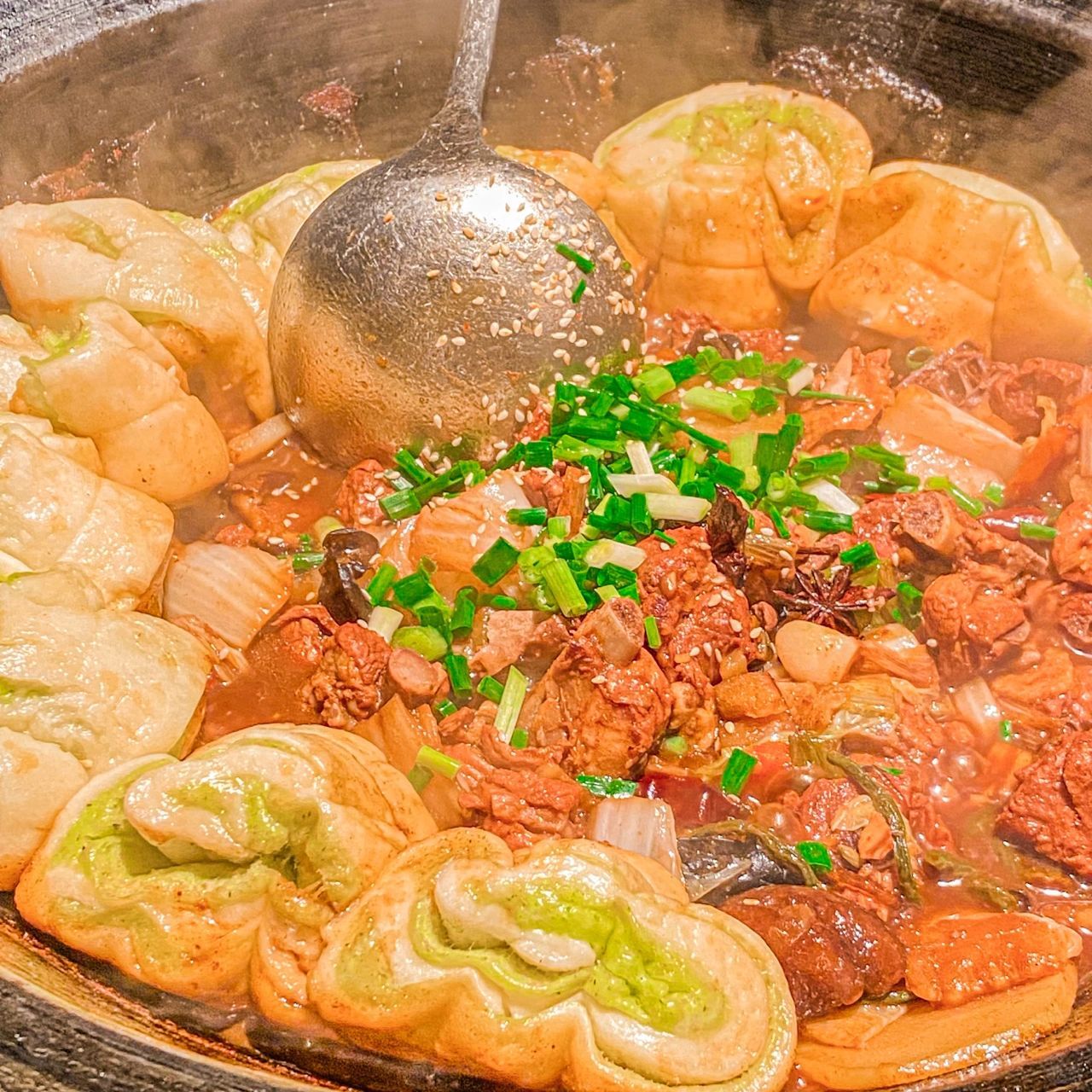 92:工农兵铁锅炖菜(丰庆路店)99:丰庆路瑞穗苑1号楼16号,17号商铺