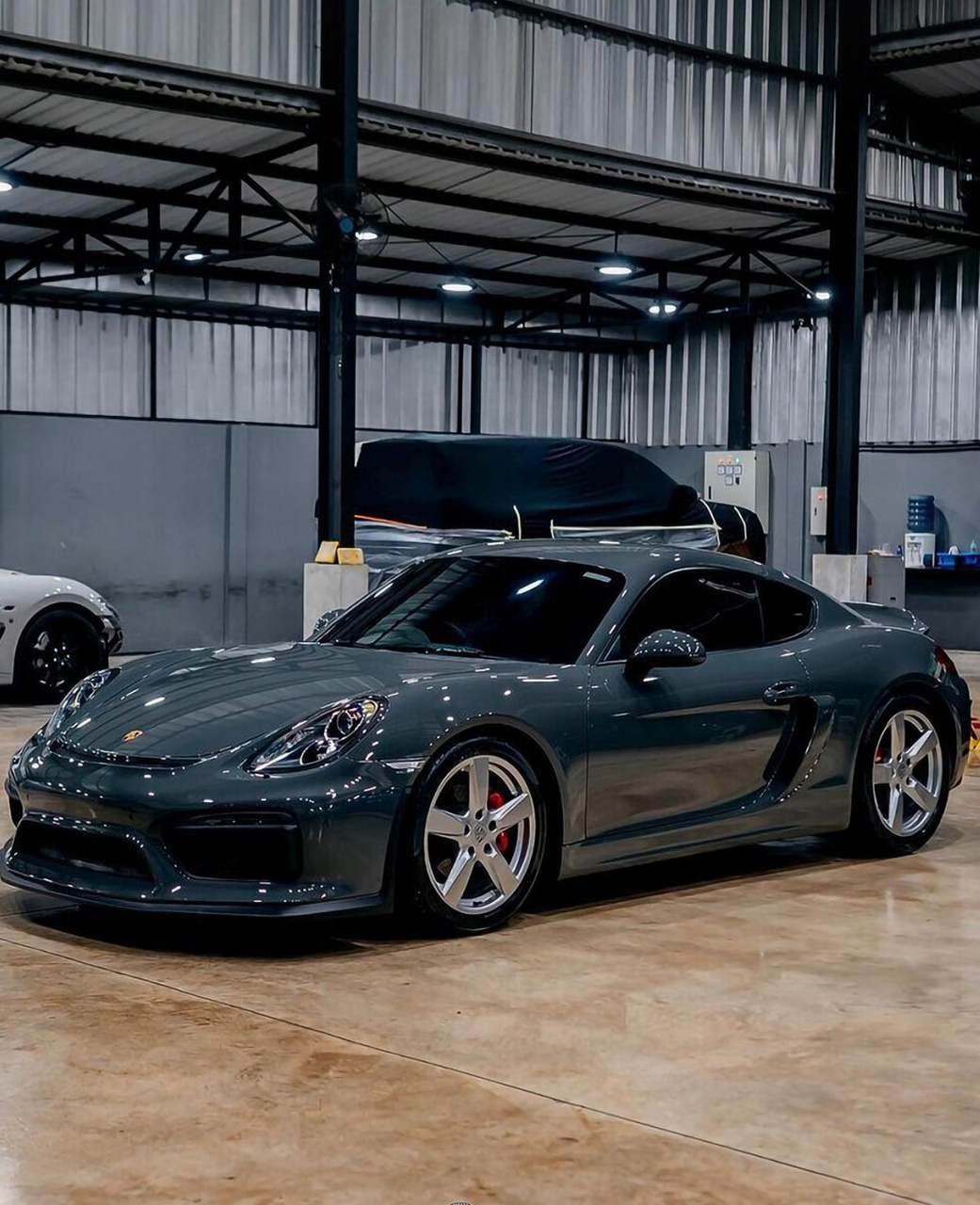 水泥灰718 cayman gt4 抵挡不住的帅气  保时捷718的水泥灰,是一种让