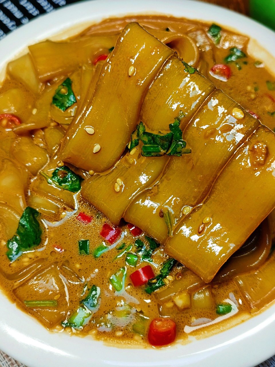 麻酱流汁宽粉,它的味道浓郁,做法简单,绝对能完爆路边摊!