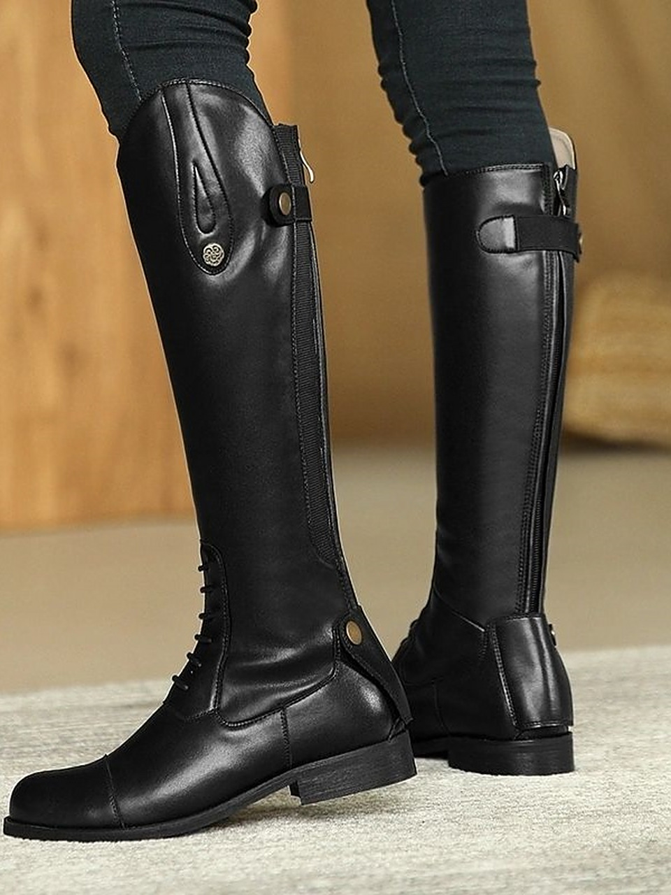 在20世纪初,骑马在女性中的流行度急剧上升.