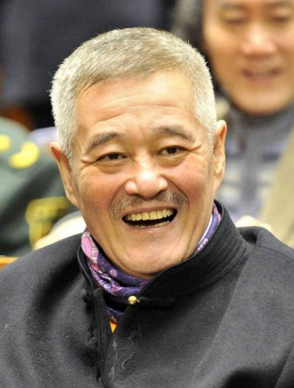 2009年,赵本山脑溢血差点走了,痊愈之后,他凑了13亿,花4亿在海南买了