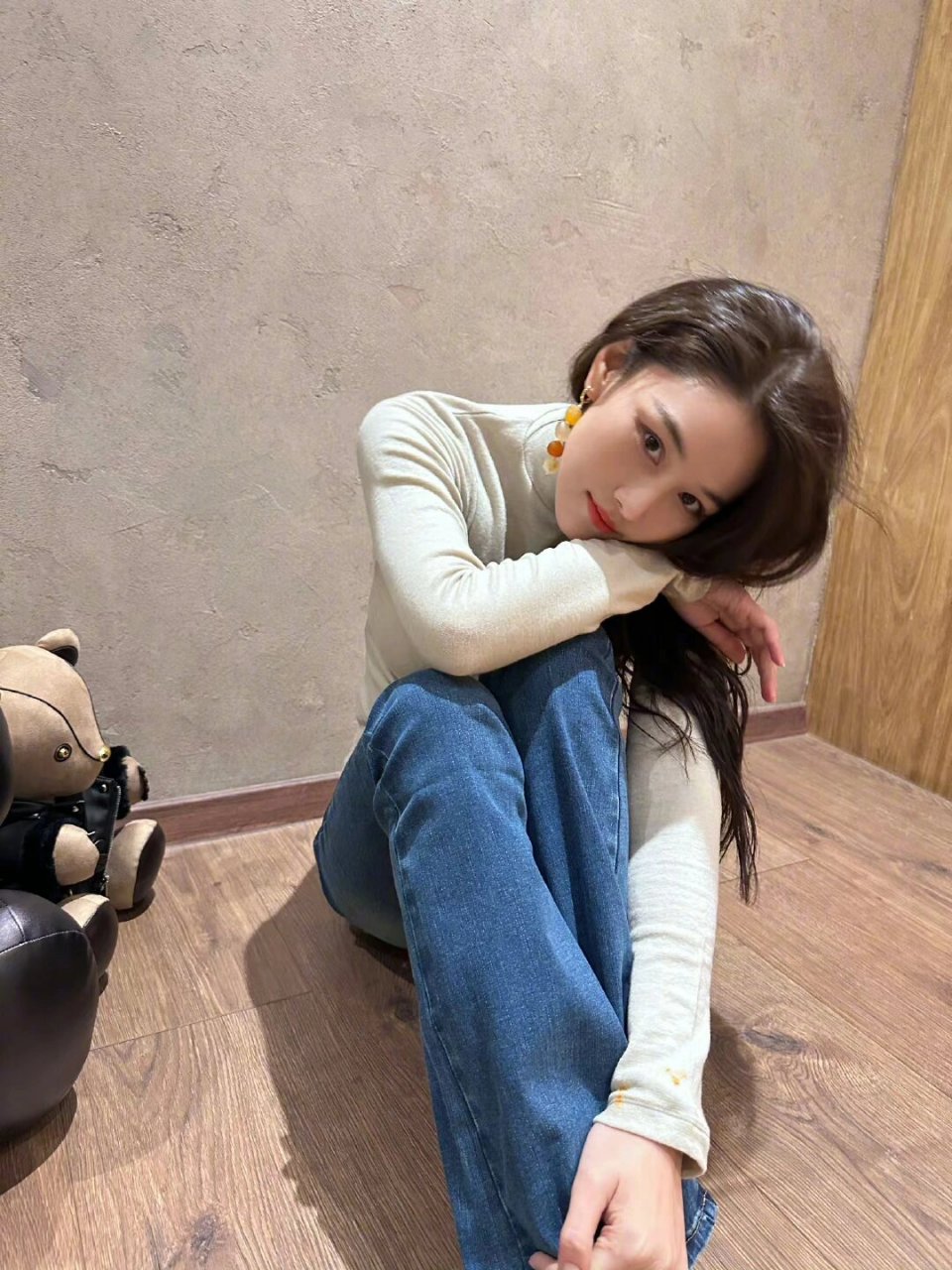 张馨予是怎么翻身的 想起她最初是以吴卓羲绯闻女友的身份亮相,后来因