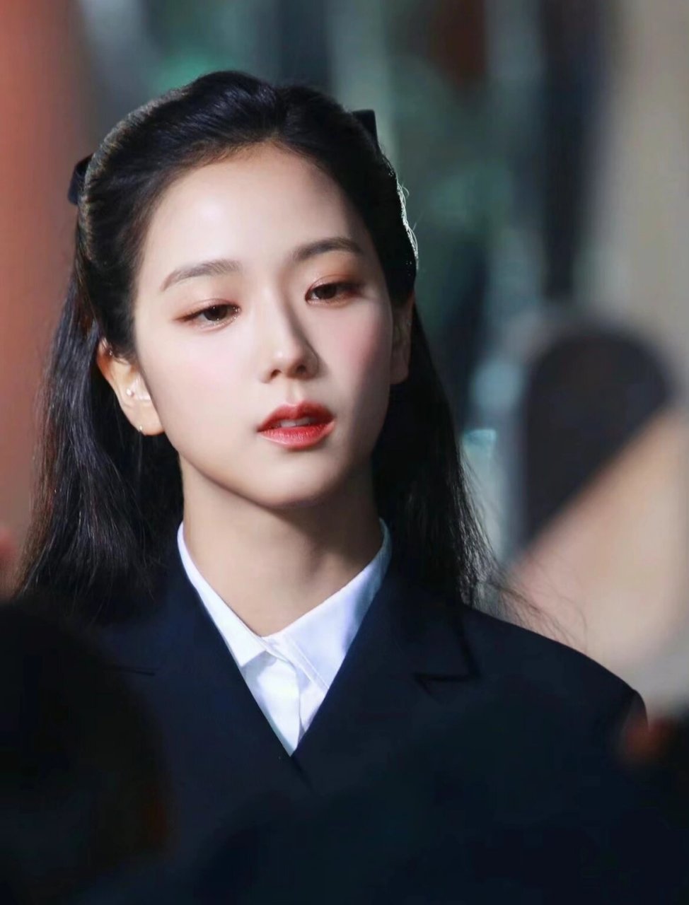 jisoo的怼脸拍绝对是令人惊叹的!