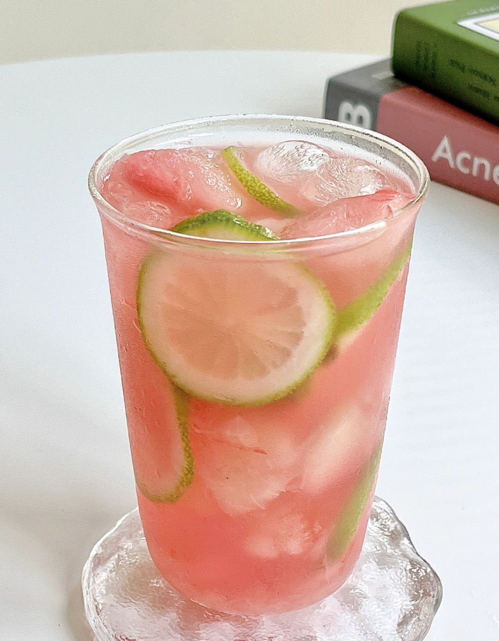 这一杯难怪这么火 谁能拒绝粉粉嫩嫩的水蜜桃饮品 巨清爽!巨解腻!