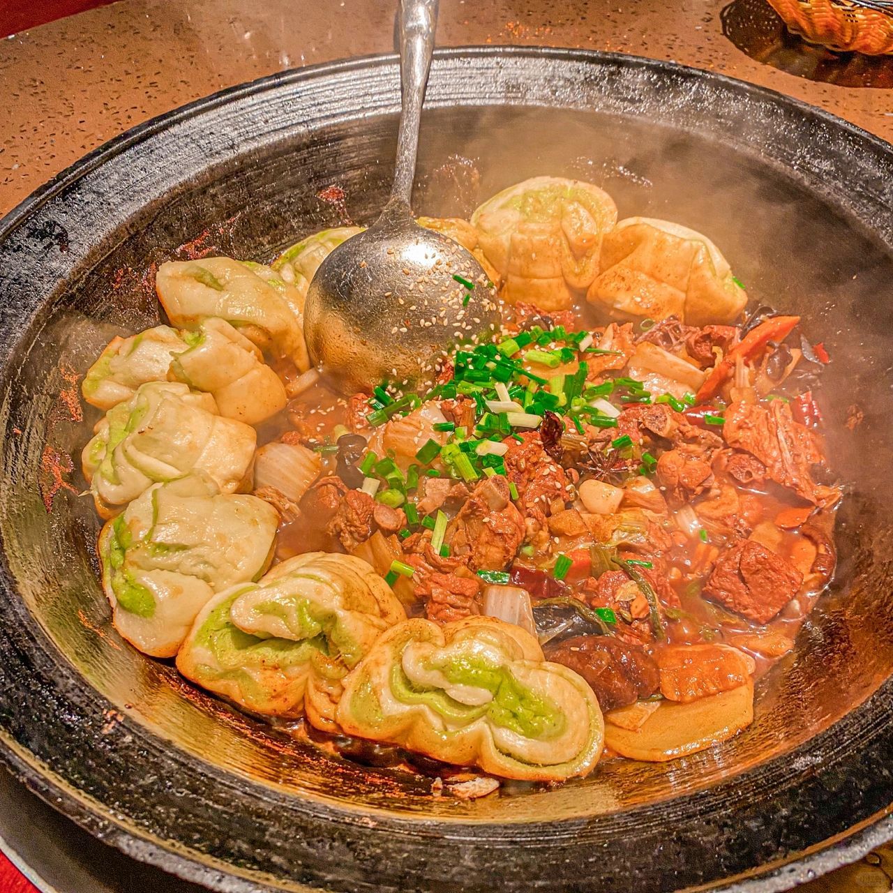 92:工农兵铁锅炖菜(丰庆路店)99:丰庆路瑞穗苑1号楼16号,17号商铺