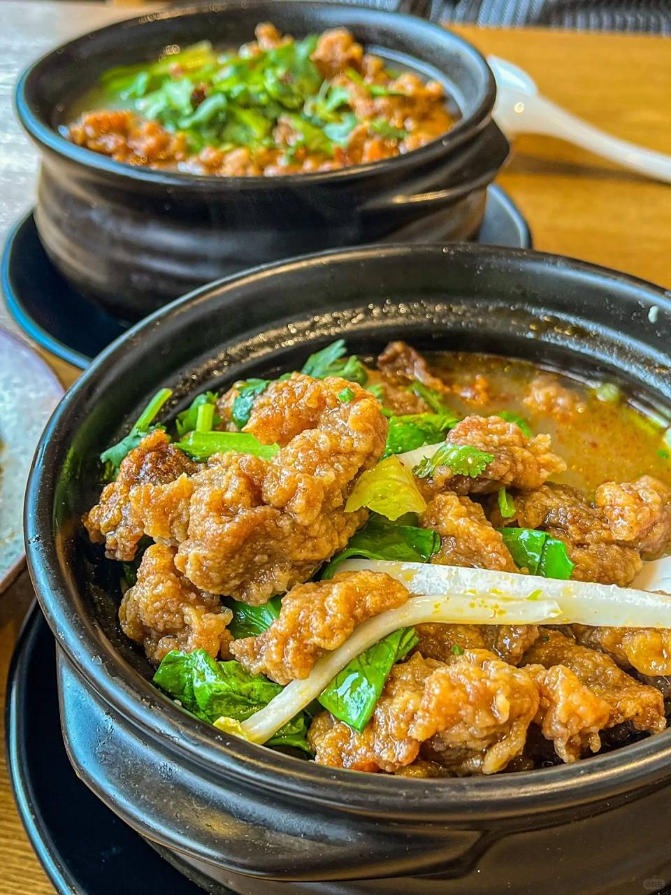 酥肉砂锅贼好吃汤底浓郁分量足 还有三鲜的 莲夹砂锅开了很多年的一家