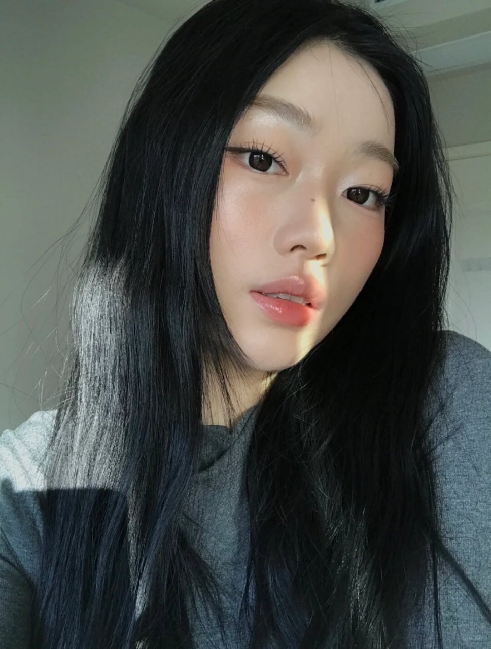 是什么高光让我爱上韩系水光肌  近年来,韩系水光肌妆容越来越受到