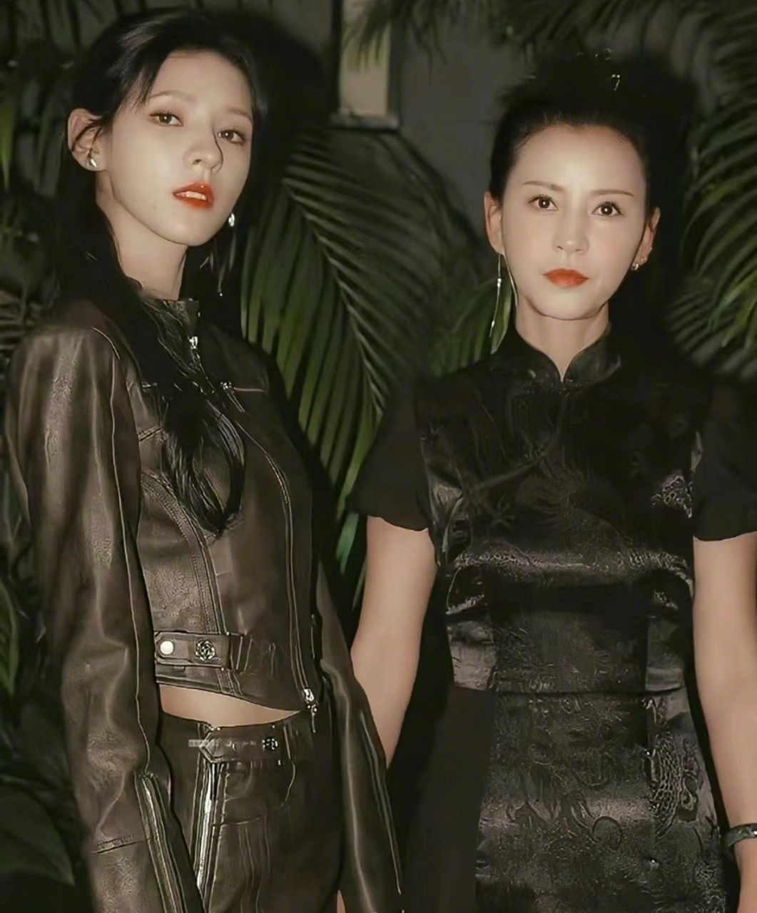 张予曦和她妈妈,母女俩都是建模脸啊,这个基因也太90了!