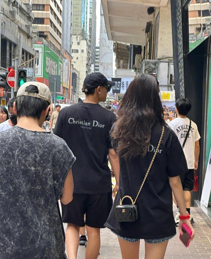 黄子韬潮牌门店开张!专点名徐艺洋发言!黄妈妈反应最好嗑