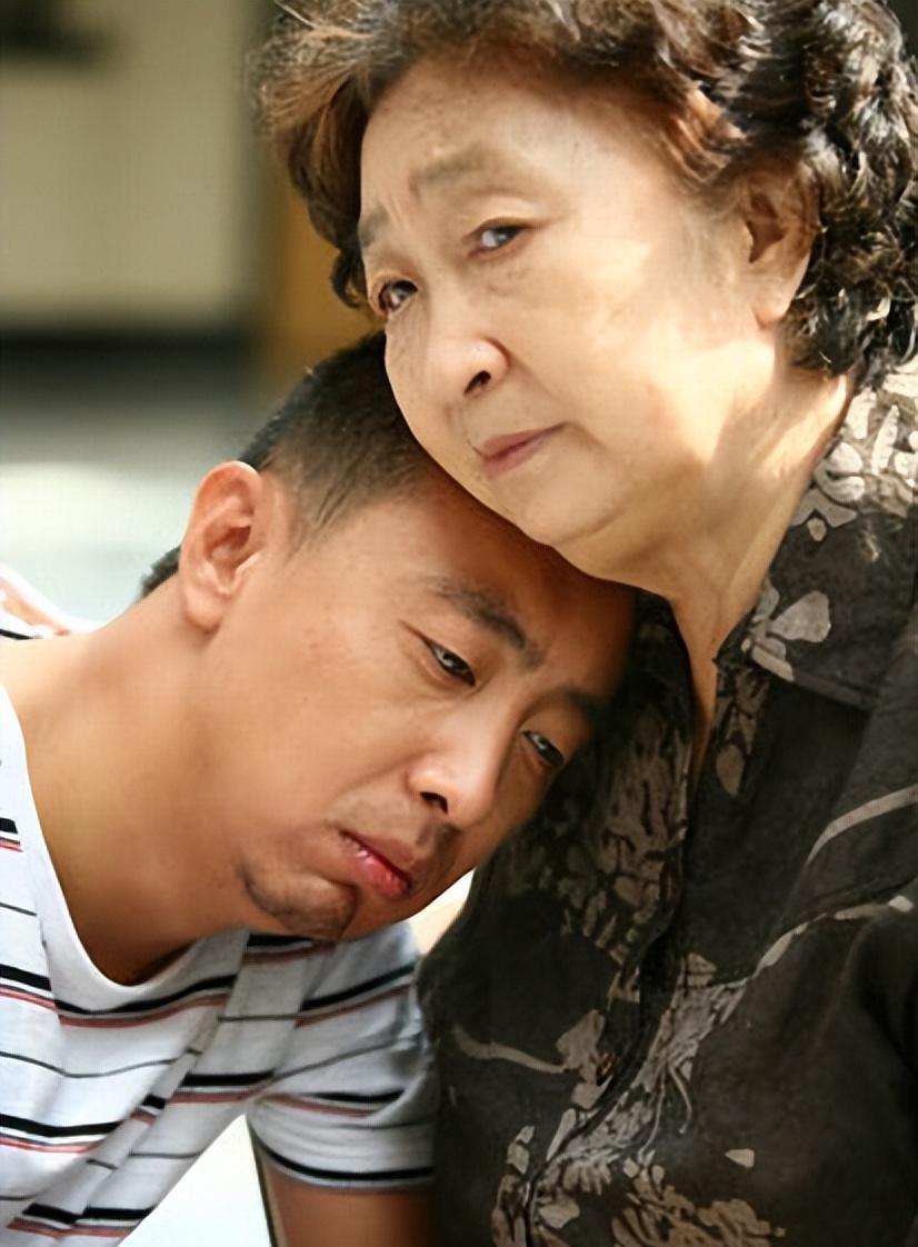 演员范雷:娶圈外妻子,结婚21年生一女,幸福美满!