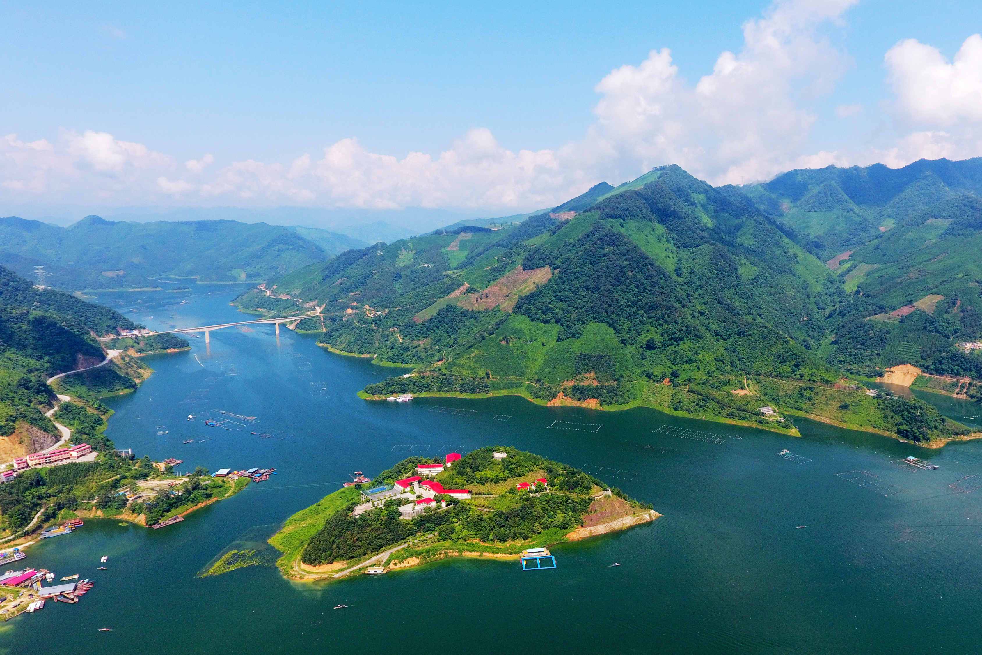 巴马瑶族自治县花都巴江巴马风景巴马长寿岛巴马县长寿岛巴马的空气