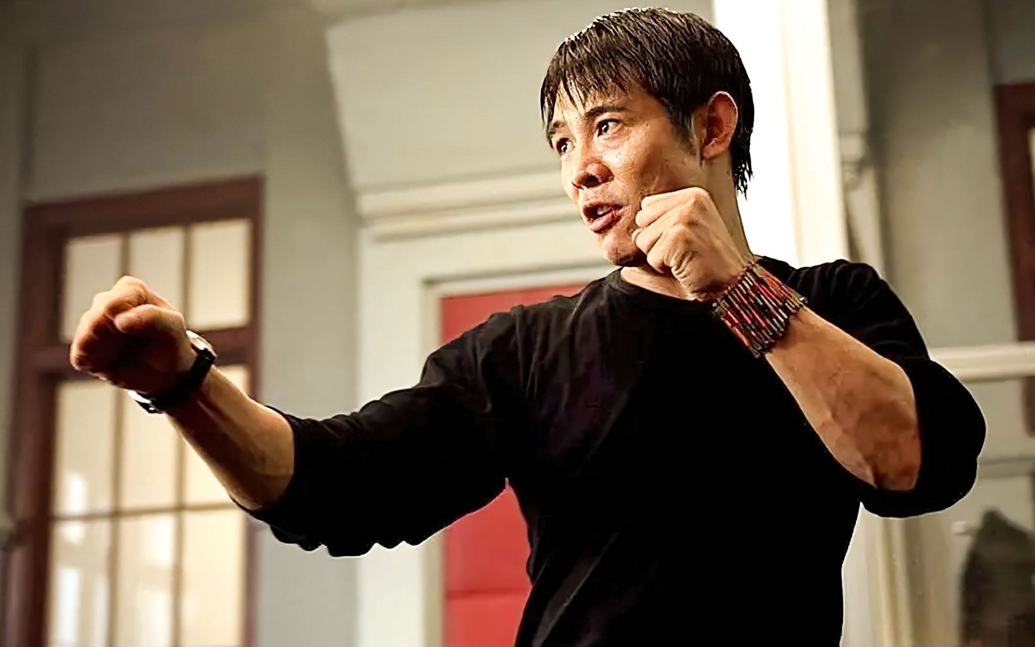 《龙之吻》是一部由李连杰主演的动作电影,讲述了一名中国特工在巴黎