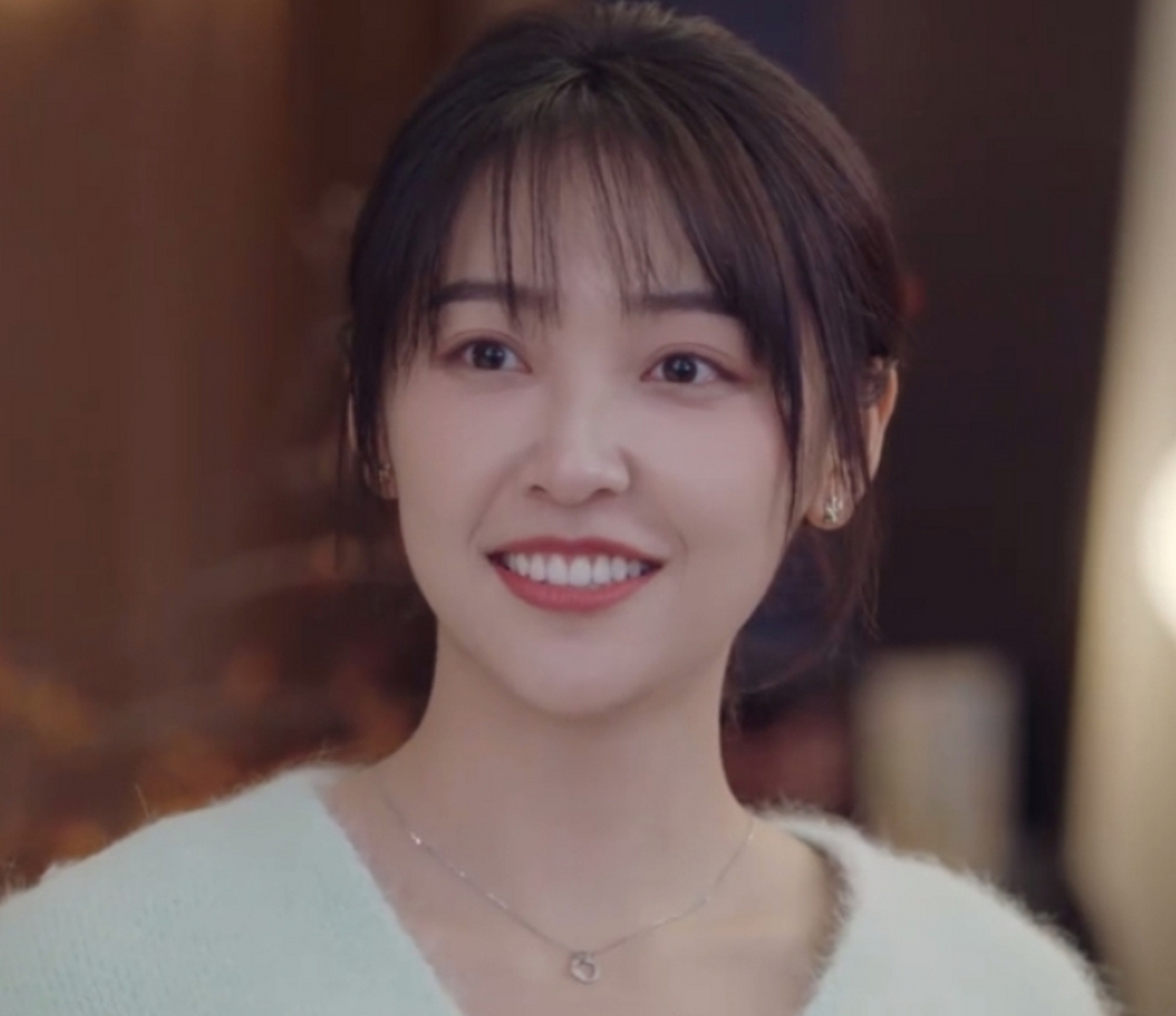 陈昊蓝在《很想很想你》中饰演的豆豆是完美配音公司的女老板,其优雅