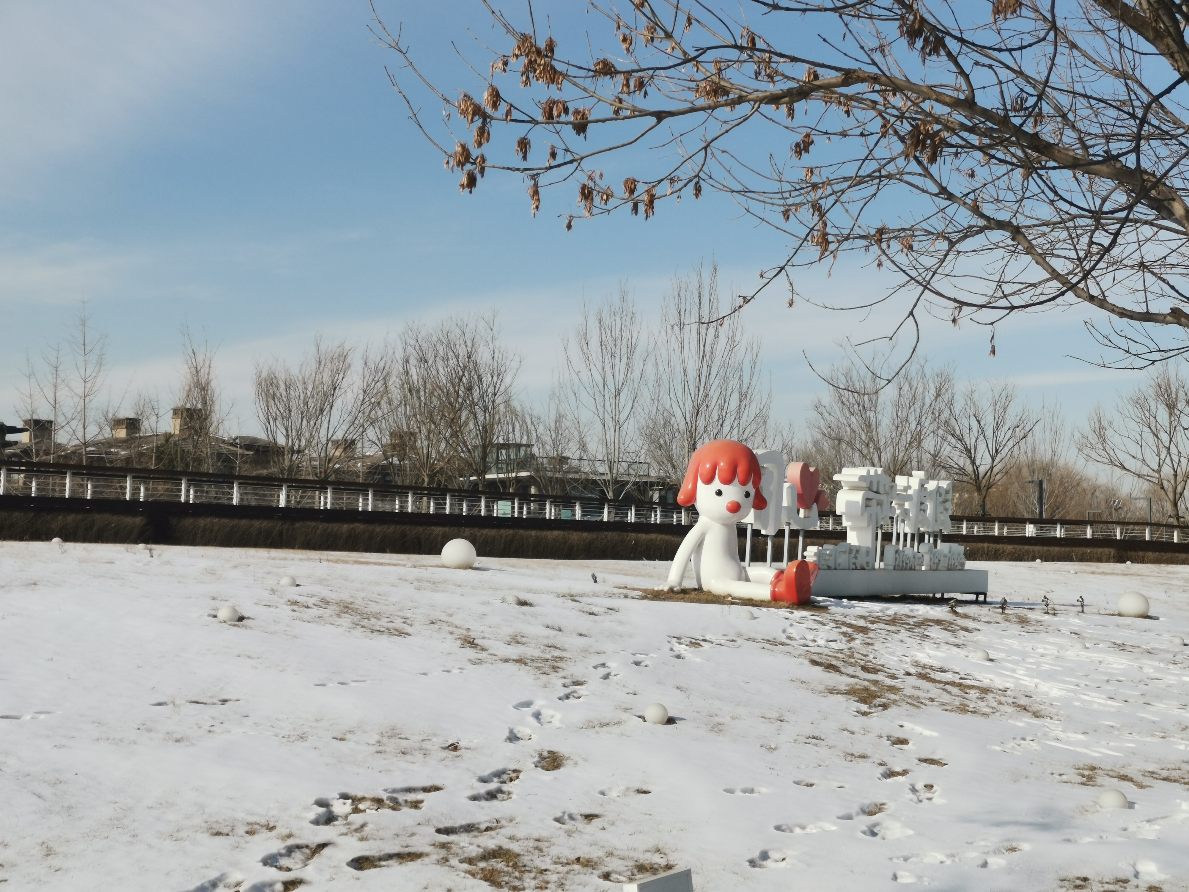 手机上的提示音,一下午响3次了.不用想就知道,闺女又给我俩买东西啦!